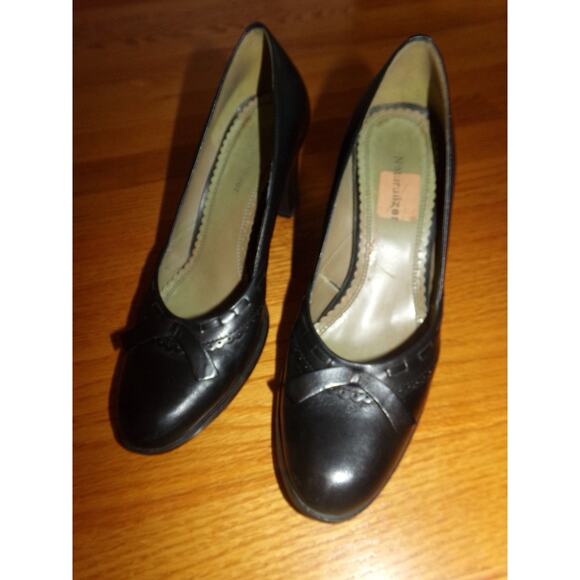Classic pair of Naturalizer black leather pumps 8 1/2 N 3" block heel bow trim - Picture 1 of 6